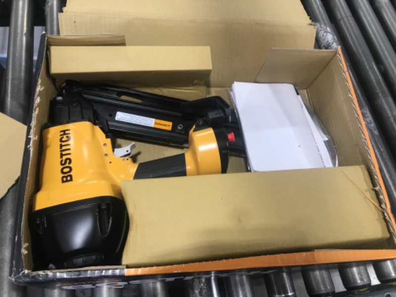 Photo 2 of  BOSTITCH F21PL 21 Degree Round Head Air Framing Nailer 