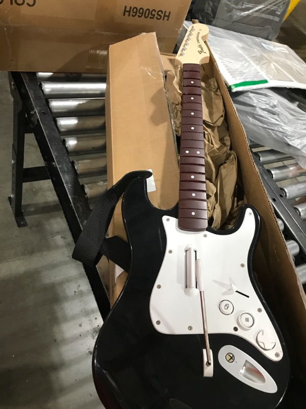 Rock Band 4 Wireless Fender Stratocaster Guitar Rock Band 4 Wireless Fender Stratocaster Guitar Controller for Xbox One