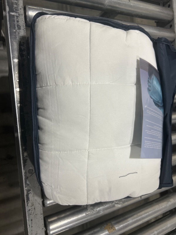 Photo 1 of 15 LBS WEIGHTED BLANKET WHITE