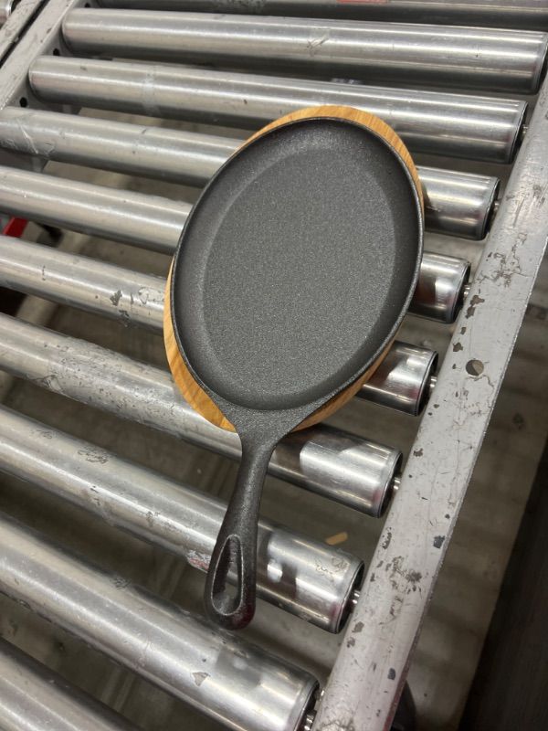 Photo 1 of 1 Set Cast Iron Skillet Kitchen Supplies Baking Dish Convenient Cooking Pan Daily Use Pancake Pan Bread Baking Tray Cake Baking Tray Ceramic Pie Pan Handle Frying Pan Baking Board