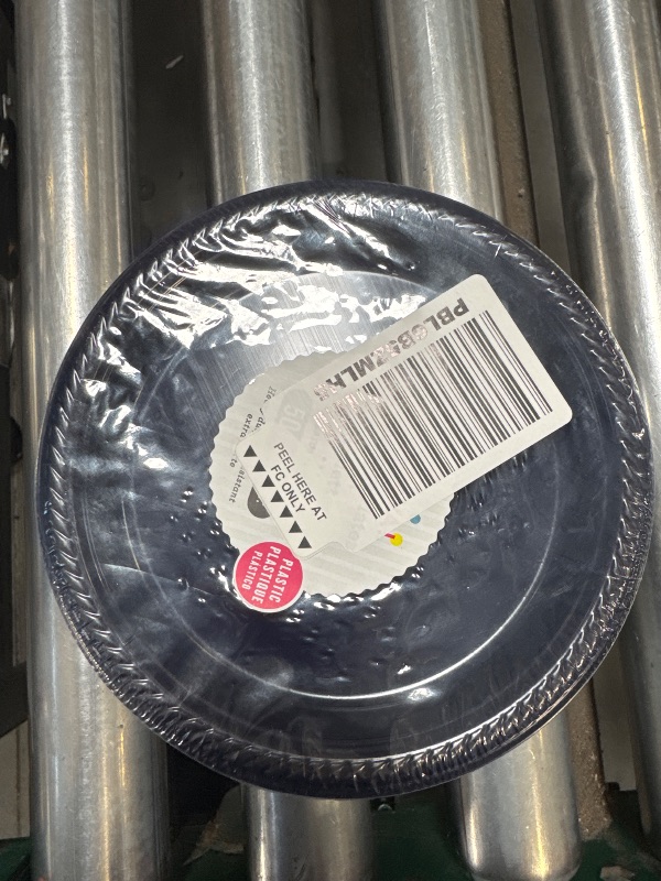 Photo 1 of Amscan True Navy Blue Round Disposable Plastic Plates - 7" (Pack Of 50) - Sturdy Dinnerware For Parties, Events & Everyday Use