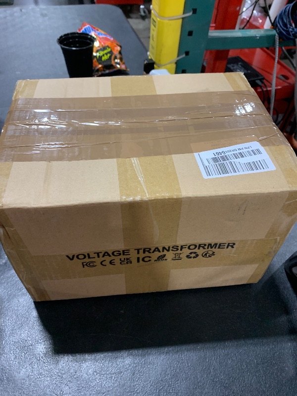 Photo 1 of Yinleader 2000W Voltage Converter Transformer(110V to 220V OR 220V to 110V) 2000 Watt Step Up/Down Converter 110/120 Volt - 220/240 Volt w/US Power Cord,Circuit Breaker Protection (VTUS-2000)