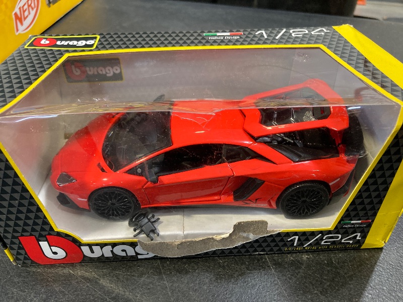 Photo 1 of Bburago 18-21079 B 1, 24 Scale A Lamborghini Aventador DIE-CAST Model, Multicolor
