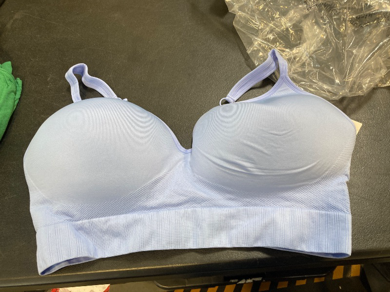 Photo 1 of Avia Women S Medium Support Molded Plunge Sports Bra Size  3XL