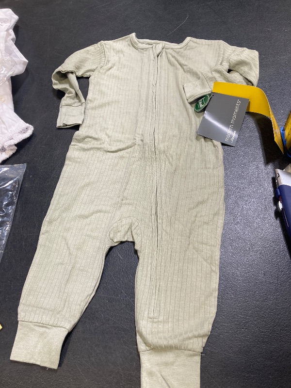 Photo 1 of Modern Moments by Gerber Baby Girl Coveralls Size 12M green