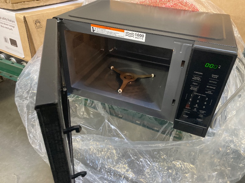Photo 1 of Mainstays 1.1 Cu ft Countertop Microwave Oven