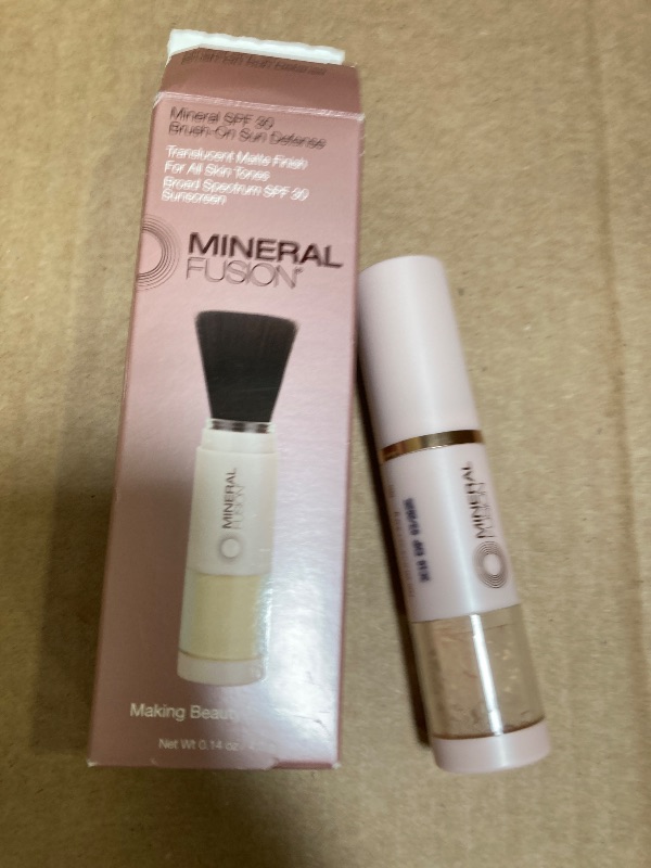 Photo 1 of Mineral Fusion Brush-On Powder Sunscreen for Face, SPF 30, Invisible Mineral Sunscreen, UVA UVB protection, Non Toxic and Hypoallergenic, 0.14 oz