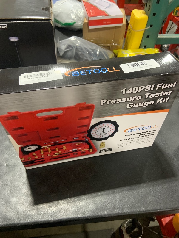 Photo 1 of BETOOLL 0-140PSI Fuel Injector Injection Pump Pressure Tester Gauge Kit Car Tools (Master)