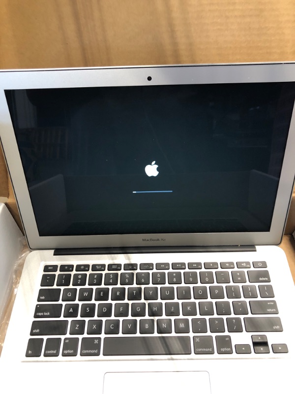 Photo 4 of ***used***2017 Apple Macbook Air with 1.8GHz Intel Core i5 (13-inch, 8GB RAM, 128GB SSD Storage) (QWERTY English) Silver (Renewed)