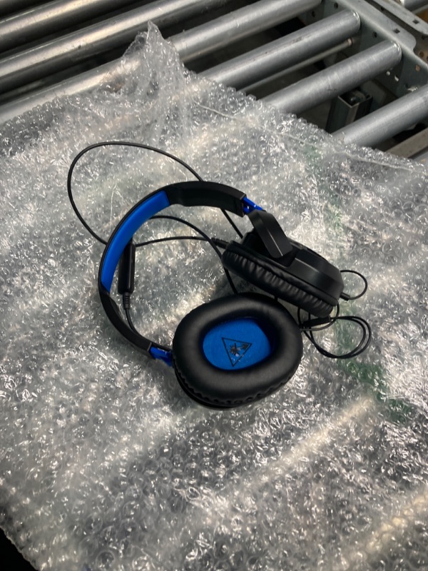 Photo 1 of ***USED, MISSING MIC***
Turtle Beach Recon 50 Wired Gaming Headset - PS5, PS4, PlayStation, Xbox Series X|S, Xbox One, Nintendo Switch, Mobile & PC with 3.5mm - Removable Mic, 40mm Speakers, In-line Controls – Black Black / Blue