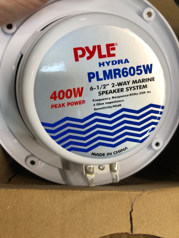 Photo 1 of ***USED***Pyle 6.5 Inch Dual Marine Speakers - 2 Way Waterproof and Weather Resistant Outdoor Audio Stereo Sound System with 400 Watt Power, Polypropylene Cone and Butyl Rubber Surround - 1 Pair - PLMR605W (White)