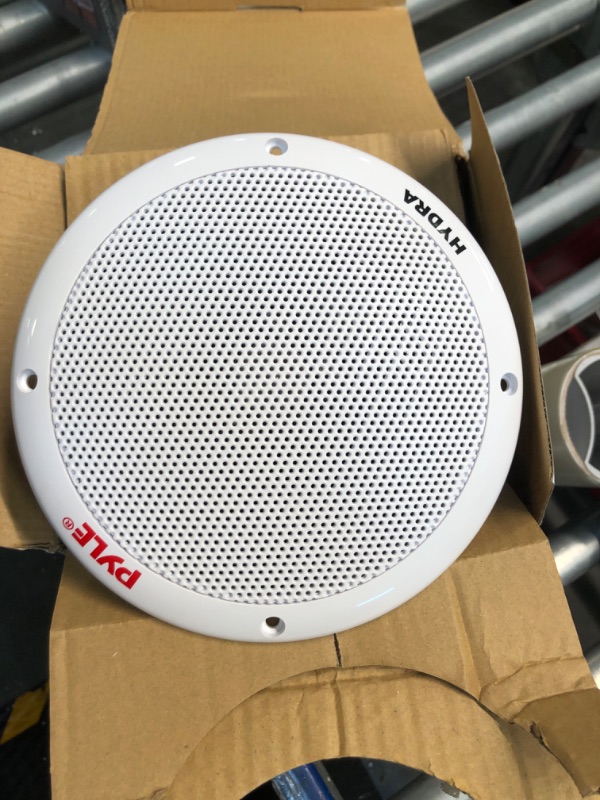 Photo 1 of ***USED***Pyle 6.5 Inch Dual Marine Speakers - 2 Way Waterproof and Weather Resistant Outdoor Audio Stereo Sound System with 400 Watt Power, Polypropylene Cone and Butyl Rubber Surround - 1 Pair - PLMR605W (White)