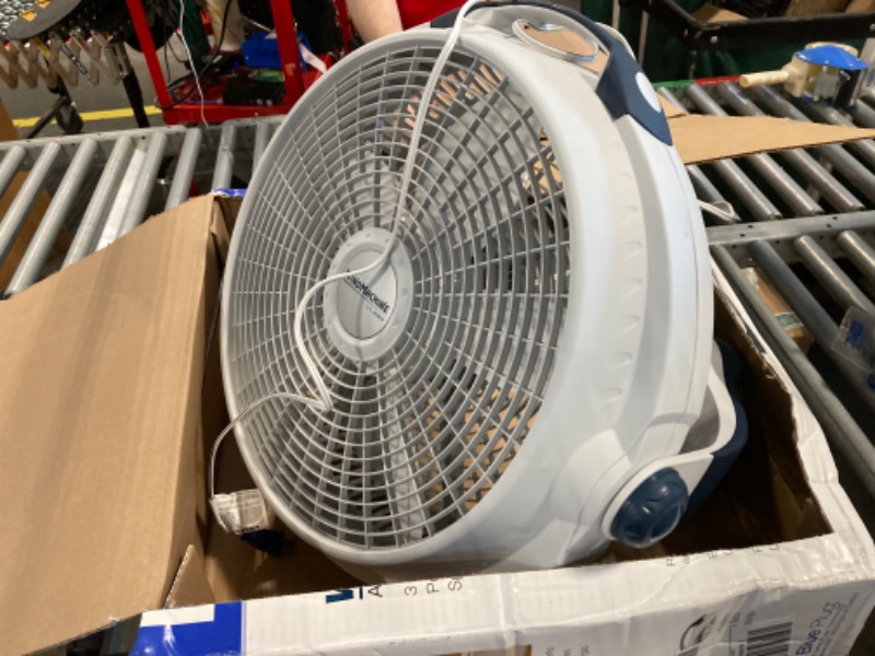 Photo 3 of ****USED** Lasko Wind Machine 20 Pivoting Air Circulator Floor Fan 3 Speeds 23 H Gray 3300 New
