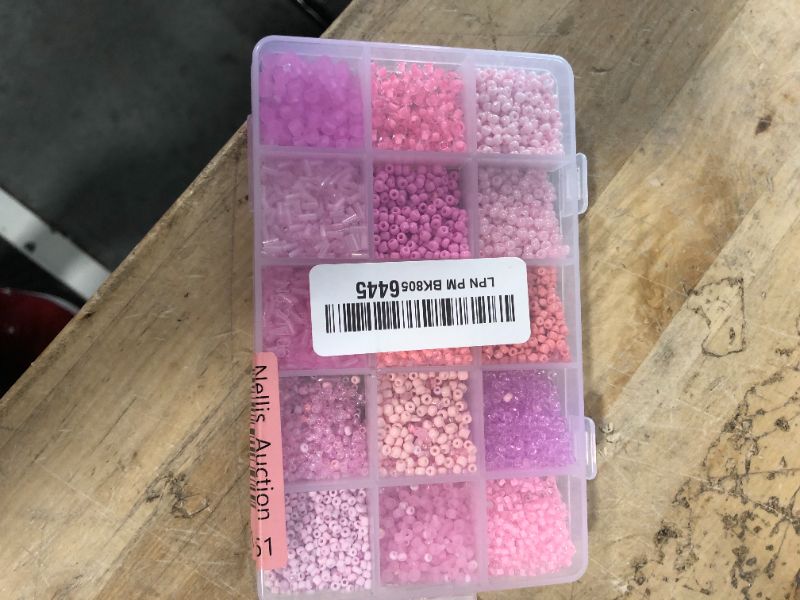 Photo 3 of 500pcs Acrylic Letter Beads Alphabet White Letters Pink Cube Bead, 6x6mm, for Friendship Bracelets and Gifts Souvenir Jewelry Making White Letter Pink Bead 6×6mm(Cube)