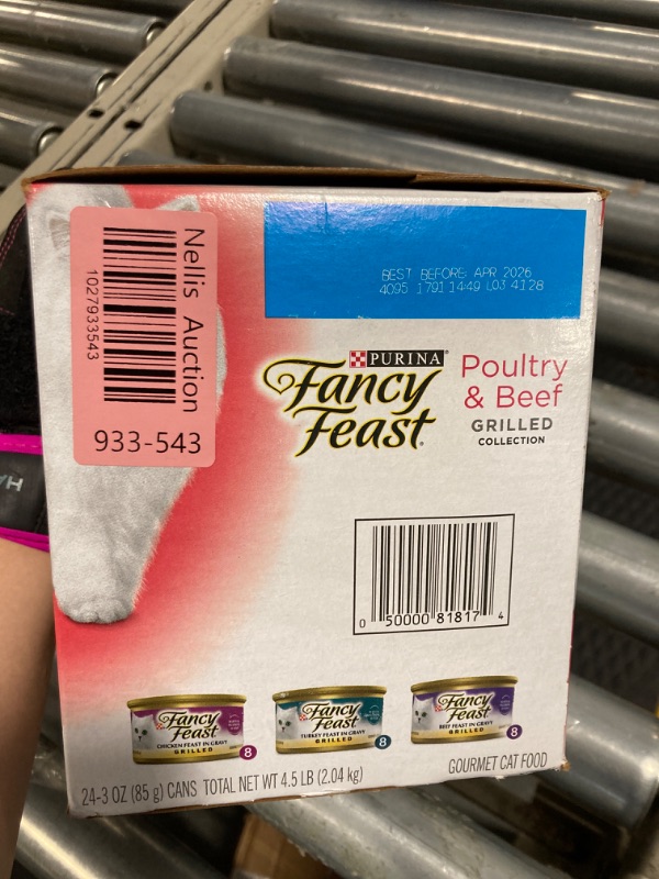 Photo 3 of "NEW" Purina Fancy Feast Grilled Wet Cat Food Poultry and Beef Collection Wet Cat Food Variety Pack - (Pack of 24) 3 oz. Cans Poultry & Beef 3 Ounce (Pack of 24) BEST BEFORE  APRIL 2026