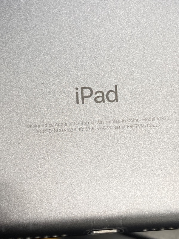 Photo 6 of Apple iPad (5thGeneration) Wi-Fi, Space Gray (Renewed)
