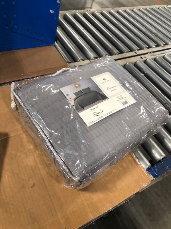 Photo 1 of ***used***Sweet Home Collection Quilts Queen Size 3 Piece Set Vintage Pre Wash Oversized Reversible Pattern with Pillow Shams, Gray Kate (Pack of 1)