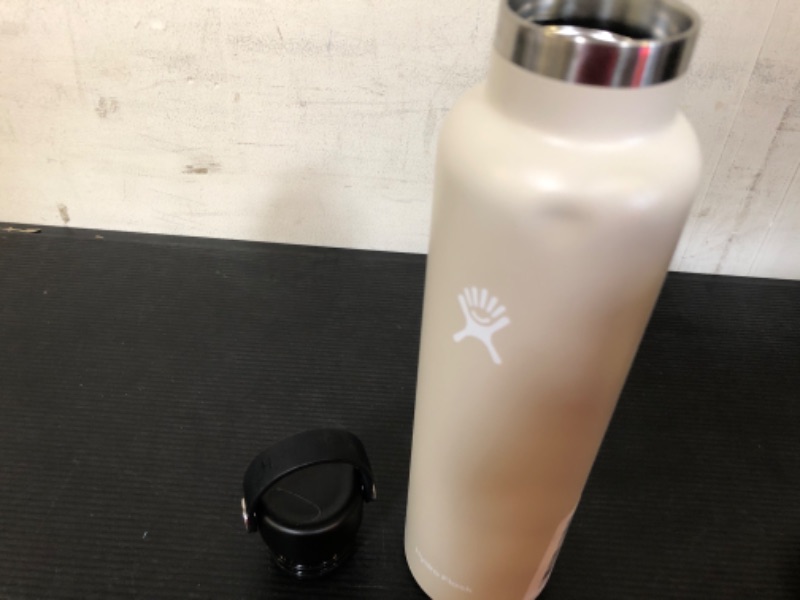 Photo 1 of Hydro Flask 24 Oz Stainless Steel Standard Water Mouth Bottle with Flex Straw Cap and Double-Wall Vacuum Insulation Oat