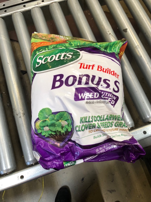 Photo 1 of Scotts Turf Builder Bonus S Southern Weed & Feed2, Weed Killer and Lawn Fertilizer, 5,000 sq. ft., 17.24 lbs.
