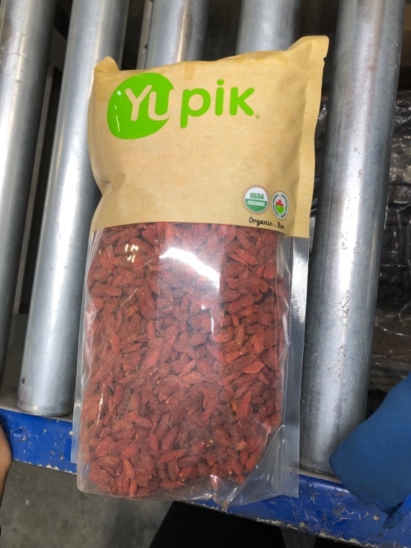 Photo 2 of ****USED**PACK OF 1 ****Yupik Organic Dried Goji Berries, 2.2 lb, Gluten-Free, Non-GMO, Vegan, Dried Fruits, Wolfberries, Sulphite-Free, Superfood, High in Vitamin A and C, Source of Fiber, Healthy Snacks, Ideal for Baking Cherry Sours 2.2 lb