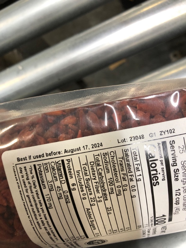 Photo 3 of ****USED**PACK OF 1 ****Yupik Organic Dried Goji Berries, 2.2 lb, Gluten-Free, Non-GMO, Vegan, Dried Fruits, Wolfberries, Sulphite-Free, Superfood, High in Vitamin A and C, Source of Fiber, Healthy Snacks, Ideal for Baking Cherry Sours 2.2 lb