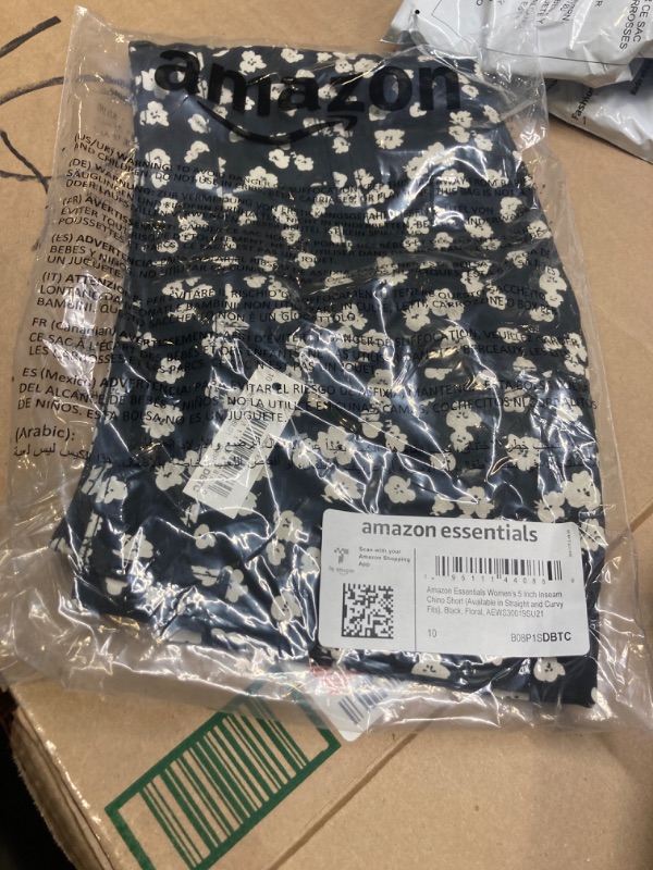 Photo 2 of ******USED*** ***
Amazon Essentials Women's Mid-Rise Slim-Fit 5 Inch Inseam Khaki Short (Available in Straight and Curvy Fits) Straight Black White Floral 10