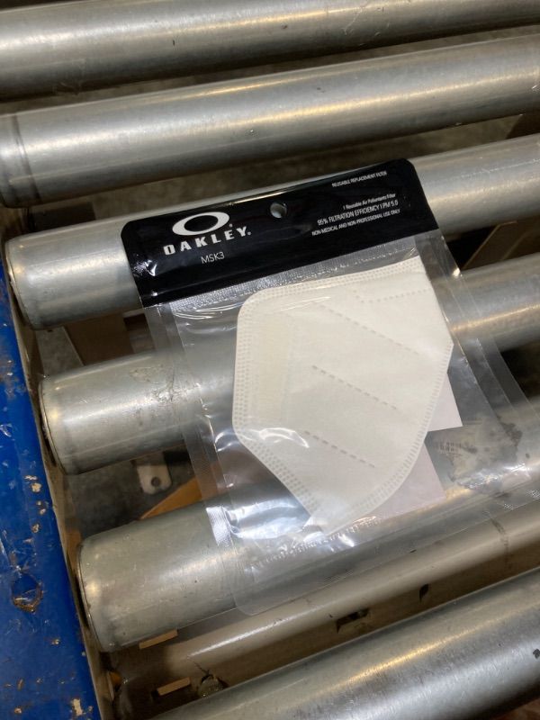 Photo 1 of ***FACTORY SEALED***
Oakley MSK3 Low Filtration Reusable Face Mask Replacement Filter, White, One Size.