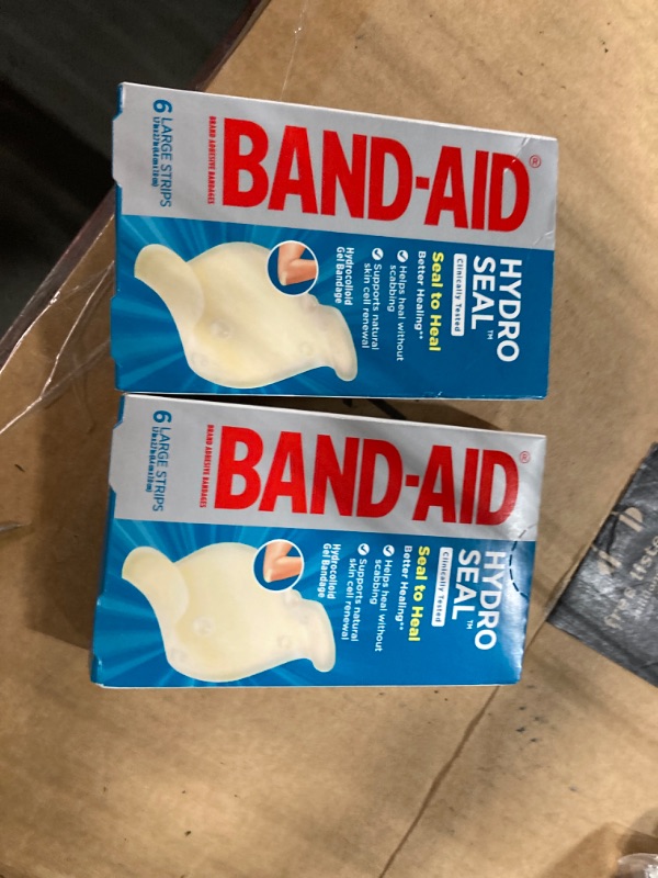 Photo 2 of ***2PACK***Band-Aid Brand Hydro Seal Large Waterproof Adhesive Bandages for Wound Care and Blisters, 6 ct