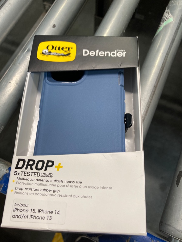 Photo 2 of ****USED** OtterBox Defender Fitted Hard Shell Case for iPhone 15/13 - Blue
