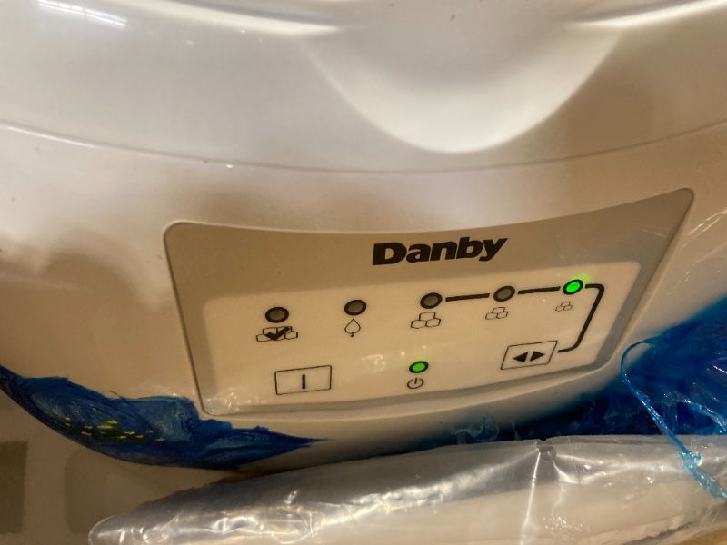 Photo 6 of ****USED*** POWERED ON TESTED** Danby DIM2500WDB Countertop Maker, Makes 25 lbs 24 Hrs, Machine with Electronic Controls, LED Display and Self Clean Function, 3 Ice Cube Sizes, 2 lb, White