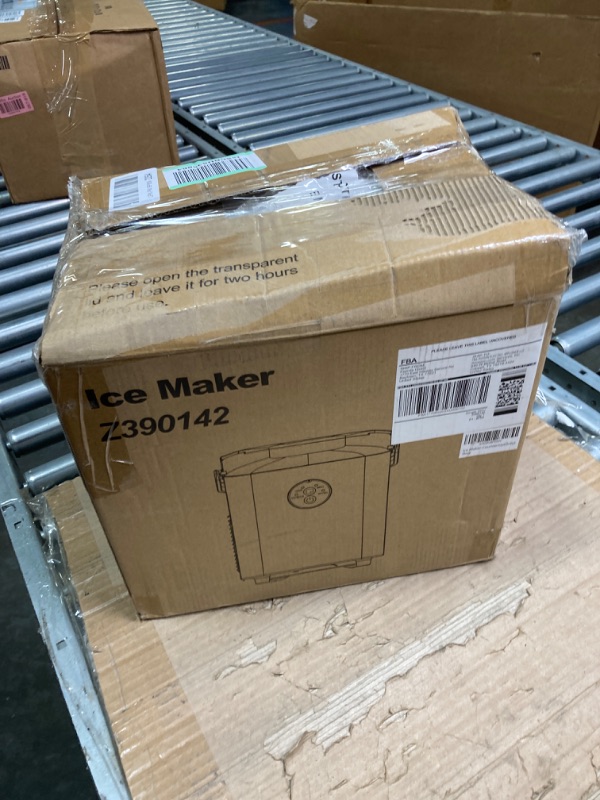 Photo 2 of ***NON FUNCTIONAL//SOLD AS PARTS*** 
AGLUCKY Ice Makers Countertop, Portable Ice Maker Machine 26lbs/24Hrs,8 Bullet Ice Cubes of 2 Sizes Ready in 9 Mins,Self-Cleaning Ice Machine with Handle for Home/Kitchen/Office 26.5Lbs/24H Black 1