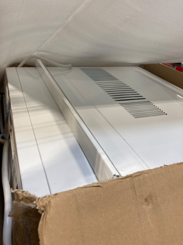 Photo 4 of ****USED***LG 12,000 BTU Window Air Conditioner, 115V, Cools 550 Sq.Ft. for Bedroom, Living Room, Apartment, Quiet Operation, Electronic Control with Remote, 3 Cooling & Fan Speeds, Auto Restart, White 12000 BTU Electronic & High Efficiency White