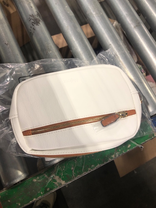 Photo 2 of * white and brown**
Leather Belt Bag for Women, Trendy Mini Waist Bag Everywhere Waterproof Crossbody Fanny Packs Purses with Adjustable Strap Khaki
