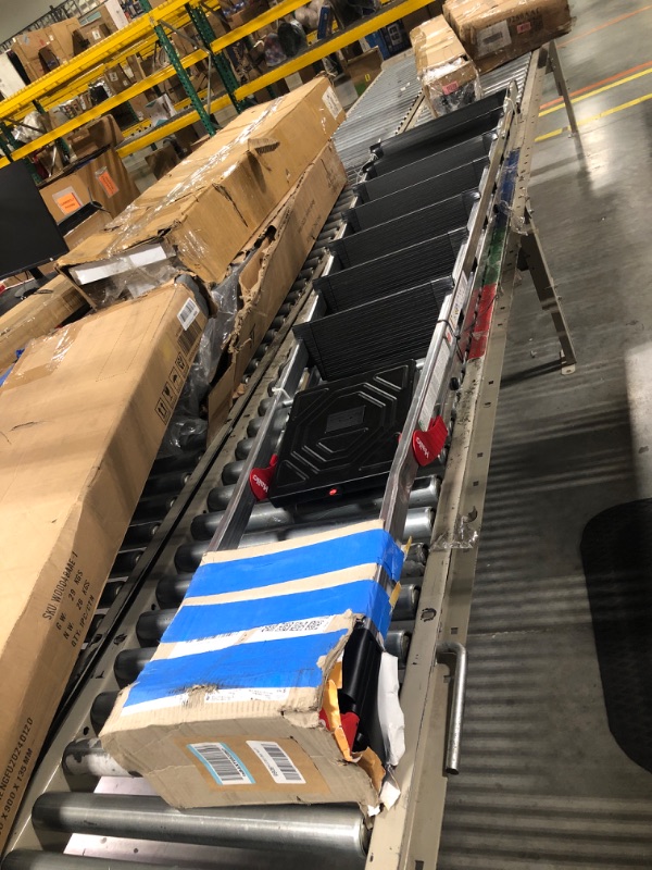 Photo 2 of ** right grip is missing**
Hailo L100 TopLine | Aluminum folding stepladder | Eight steps | Extendable safety rail | Integrated multifunctional storage tray | Folding safety mechanism with platform locking | Item holding option Old Version - L100 TopLine 