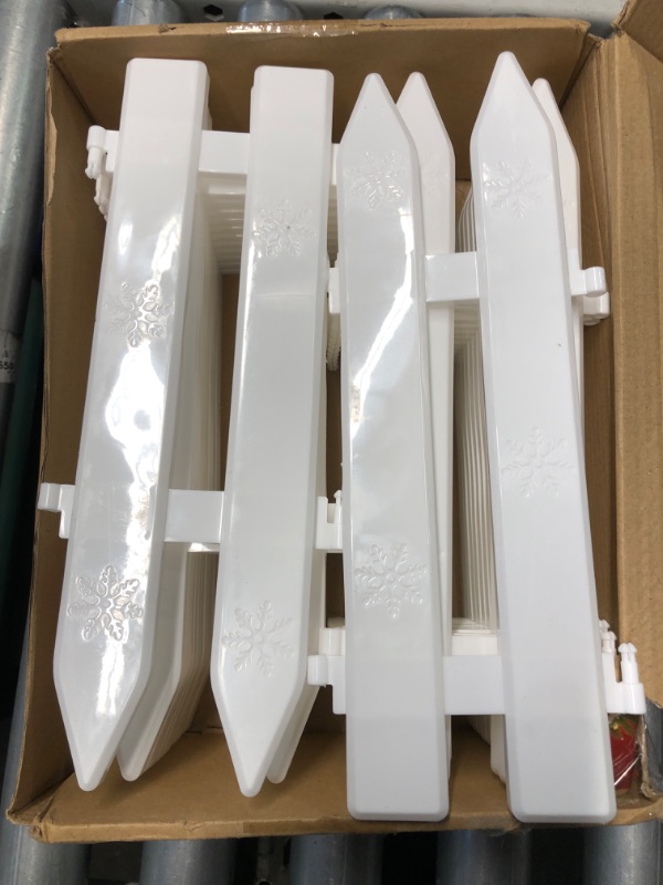 Photo 2 of ***USED - LIKELY MISSING PARTS - UNABLE TO VERIFY FUNCTIONALITY***
24 Pieces Christmas Tree Fences 12 Inch Plastic Picket Fence Tree Plastic Fences for Decoration Kids Dogs Pets Xmas Wedding Garden, White White 24