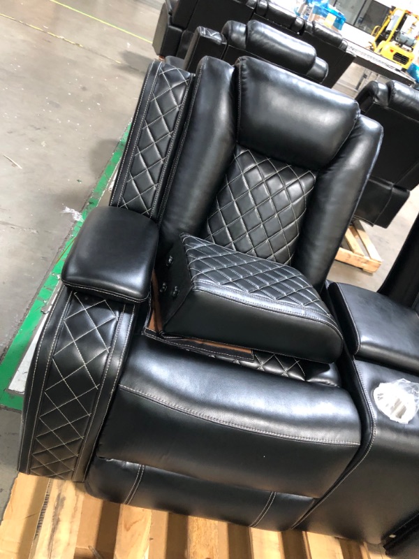 Photo 1 of 6' INCOMPLETE LOVE SEAT PORTON ONLY!!!!
3-Piece Living Room Reclining Set in Leather 6ft
