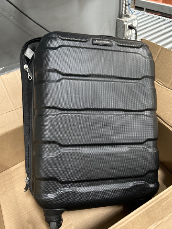 Photo 2 of (check clerk comments) Samsonite black hard case  spinner luggage 