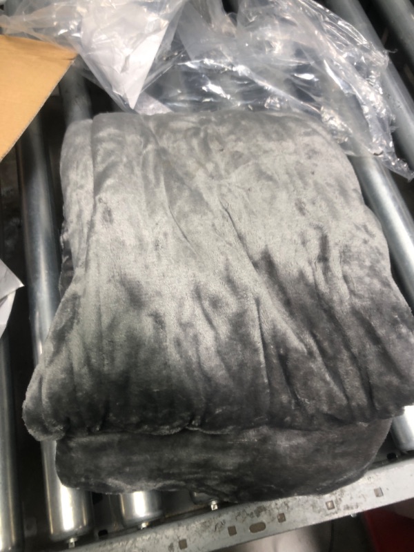 Photo 3 of ***USED - DOESN'T POWER ON - UNABLE TO TROUBLESHOOT***
Electric Heated Blanket, Soft Flannel Sherpa Fast Heating Throw Blanket Warm with 3 Heat Levels 4-Hour Auto Off Overheating Protection, Machine Washable, ETL Certified, 50" x 60" (Dark Grey)