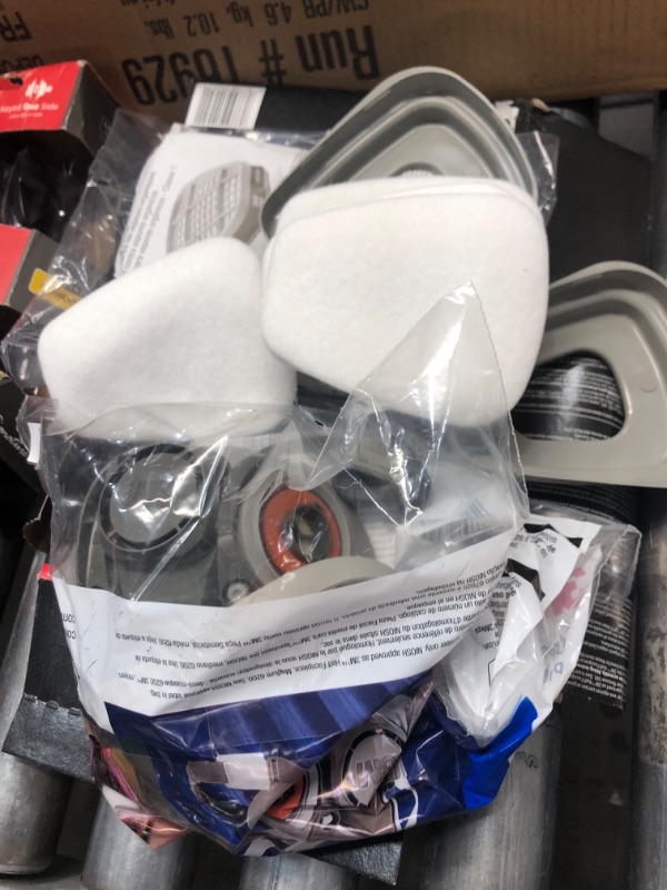 Photo 2 of 3M P95/OV Paint Project Reusable Respirator 6211, Medium Size, NIOSH-APPROVED Organic Vapor Cartridge & P95 Rated Filters, Lightweight, Flexible, Thermoplastic Faceseal For Comfort (6211P1-DC)