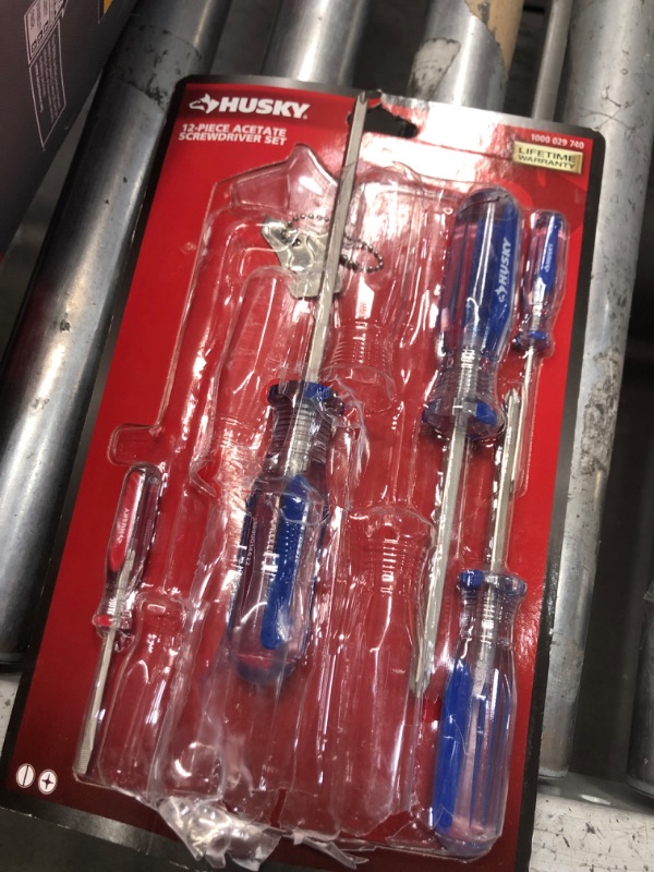 Photo 2 of * MISSING PARTS* Husky Variety Screwdriver Set (12-Piece)