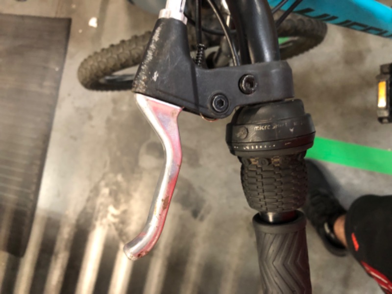 Photo 8 of ***HEAVILY USED - SCRATCHED AND SCRAPED - HANDLEBARS TORN - SEE PICTURES - NO PACKAGING***
Huffy 24 Trail Runner Girls Full Suspension Mountain Bikes Ages 12+ Years Teal Blue