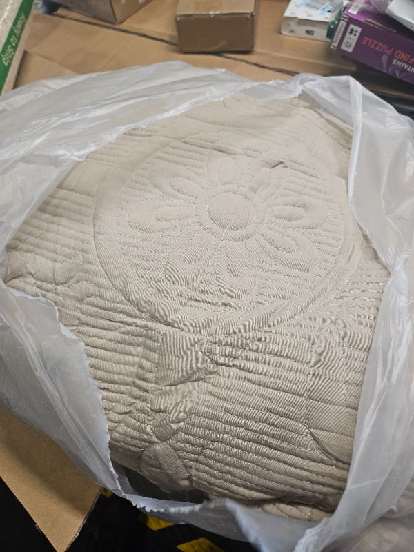 Photo 1 of **MISSSING SOME PIECES**Damask Quilt King Size Bedding Sets with Pillow Shams, Boho Soft Lightweight Bedspread Coverlet, Beige Quilted Blanket Thin Comforter Bed Cover for All Season Spring Summer, 3 Pieces, 104x90 inches Beige King