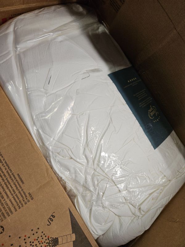 Photo 3 of ***NEEDS TO BE CLEANED***
APSMILE Oversized Full/Queen Feathers Down Comforter Duvet Insert - Ultra-Soft All Season Down Comforter Hotel Collection Comforter, Fluffy Medium Warmth (98"x98", White) Oversized Queen White/All Season