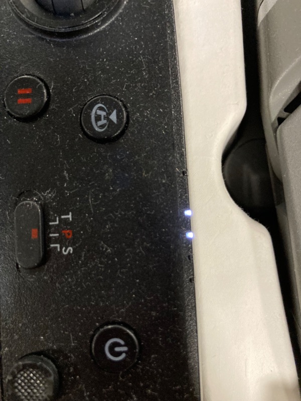 Photo 1 of DJI Mavic 2 Zoom - Drone Quadcopter UAV with Smart Controller Optical Zoom Camera 3-Axis Gimbal 4K Video UAV 12MP 1/2.3" CMOS Sensor, up to 48mph, Gray
***Used, but in fair condition*** 