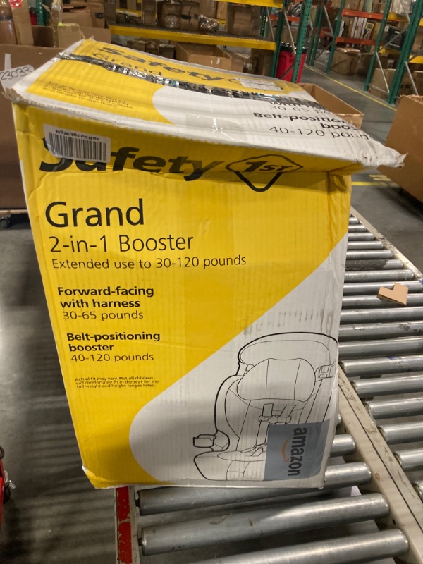 Photo 2 of Safety 1st Grand 2-in-1 Booster Car Seat, Extended Use: Forward-Facing with Harness, 30-65 pounds and Belt-Positioning Booster, 40-120 pounds, Dunes Edge ****USED*** 