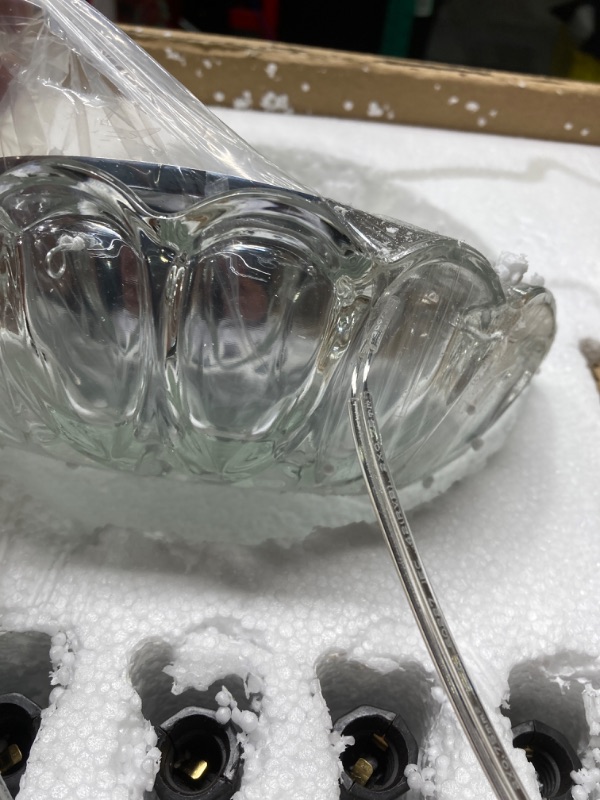 Photo 1 of ***SELLING AS PARTS NO RETURNS*** ***NOT FUNCTIONAL****
Durahonn Clear Crystal Chandelier, K9 Crystal 18 Lights, E12 Bulbs, Crystal Ceiling Lamp for Living Room, Bedroom, Dining Room, UL-Listed, Easy to Install (18-Light)