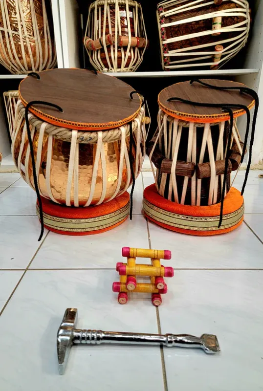 Photo 1 of *** MAJOR DAMAGED***
Bronze Copper & Red Sheesham Advanced Semi-Professional Tabla Set