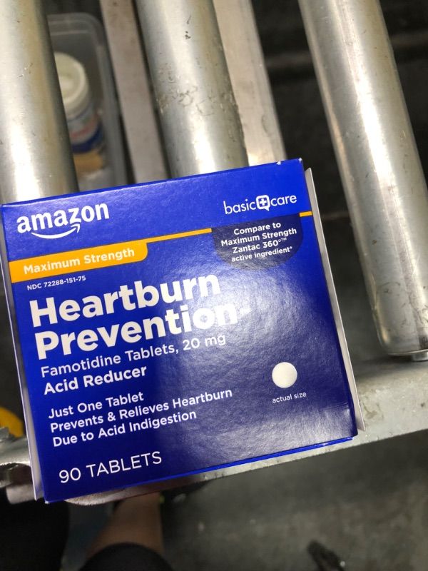 Photo 2 of Amazon Basic Care Maximum Strength Famotidine Tablets, 90 Count, Heartburn Prevention 90 Count (Pack of 1) EXP: 11/2024
