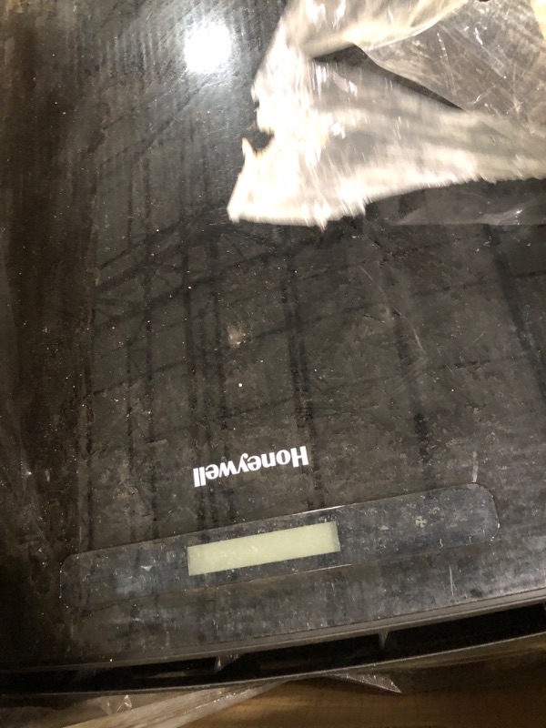 Photo 4 of *******NON FUNCTIONAL//SOLD AS PARTS ALL SALES FINAL******** 
***NON REFUNDABLE//ALL SALES FINAL*** 
Honeywell MM14CCSBB 14000 BTU Portable AC, Dehumidifier, Fan for Rooms Up To 550-700 Sq. Ft. with Thermal Overload Protection, Washable Air Filter & Remot