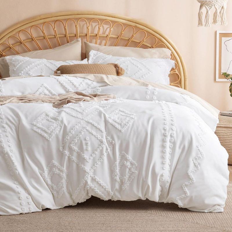 Photo 1 of ***THE MEASUREMENTS ARE UNKNOWN / ***product similar to the original photo*** Bedsure Boho Comforter Set King - White Tufted Bedding Comforter Set, 3 Pieces Farmhouse Shabby Chic Embroidery Bedding Set, Soft Geometric Pattern Comforter for All Seasons
